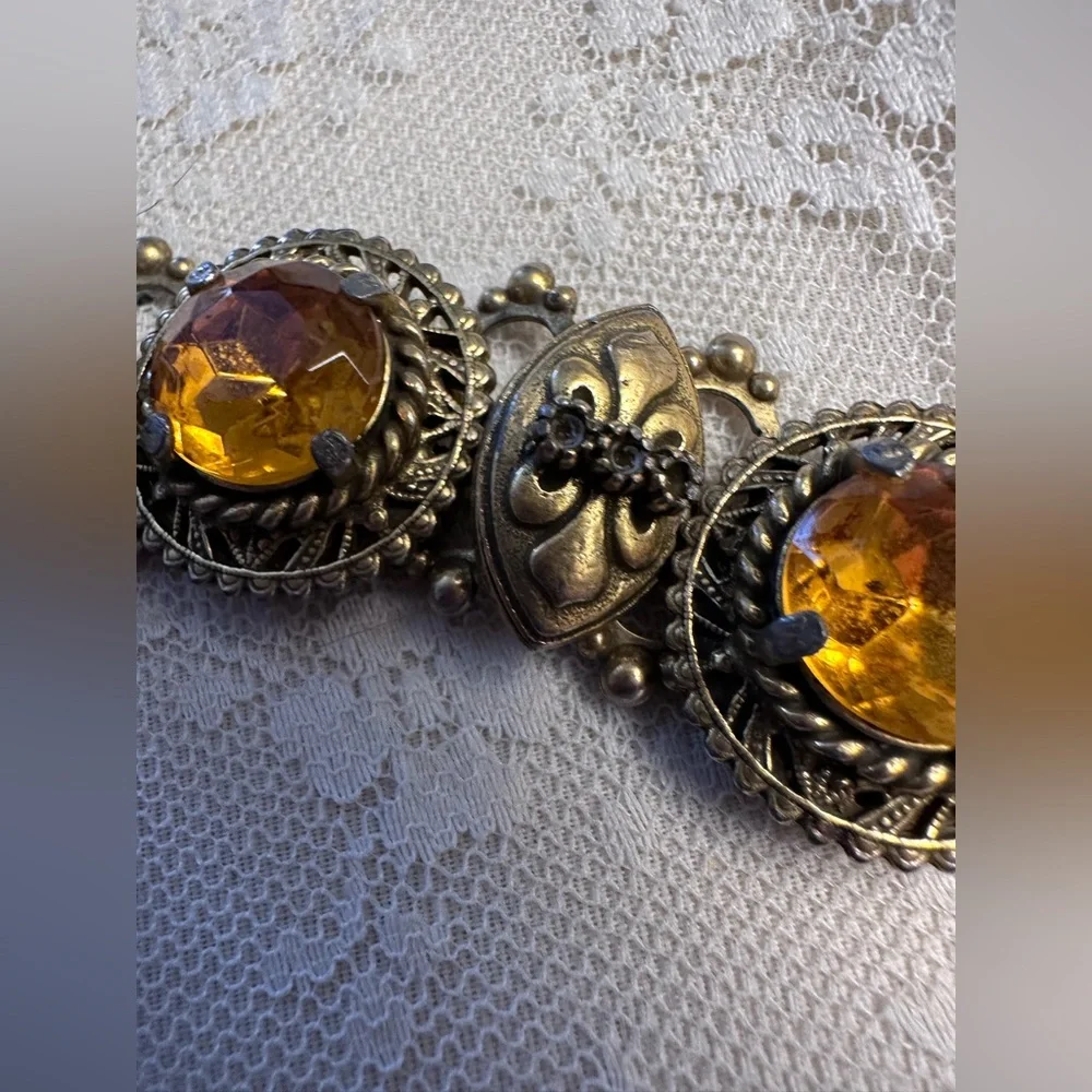 Elegant Vintage Gold-Tone Bracelet with Amber Inspired Accents Read Below